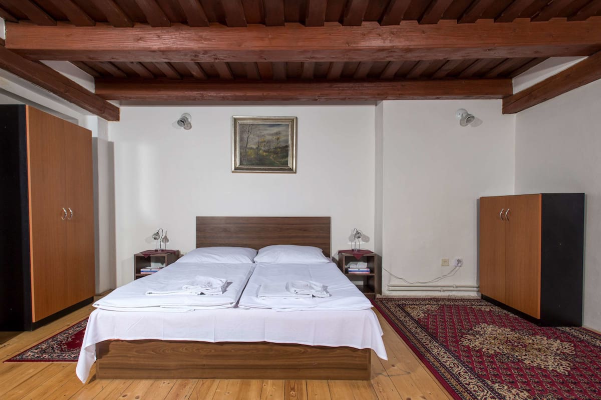 Deluxe háromágyas szoba, 2 hálószobával | 9 hálószoba, minibár, íróasztal és ingyenes wifi