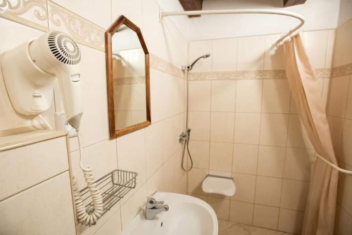 Bathroom | Free toiletries, hair dryer, towels, soap