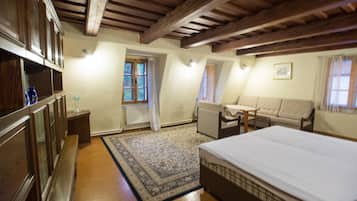 9 Schlafzimmer, Minibar, Schreibtisch, kostenloses WLAN