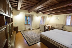 9 Schlafzimmer, Minibar, Schreibtisch, kostenloses WLAN