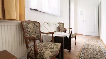 Classic-Doppel- oder -Zweibettzimmer | 9 Schlafzimmer, Minibar, Schreibtisch, kostenloses WLAN