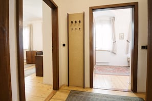 Chambre quadruple, 2 chambres | Vue sur la rue