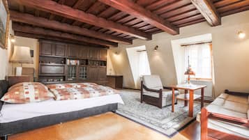 Business-Suite, Blick auf den Innenhof | 9 Schlafzimmer, Minibar, Schreibtisch, kostenloses WLAN