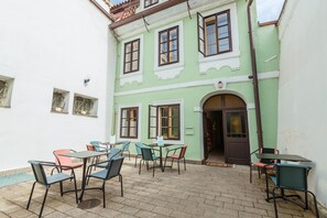 Lobby sitting area - Pension Dientzenhofer (Prague)