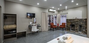 1 bedroom, premium bedding, in-room safe, free WiFi
