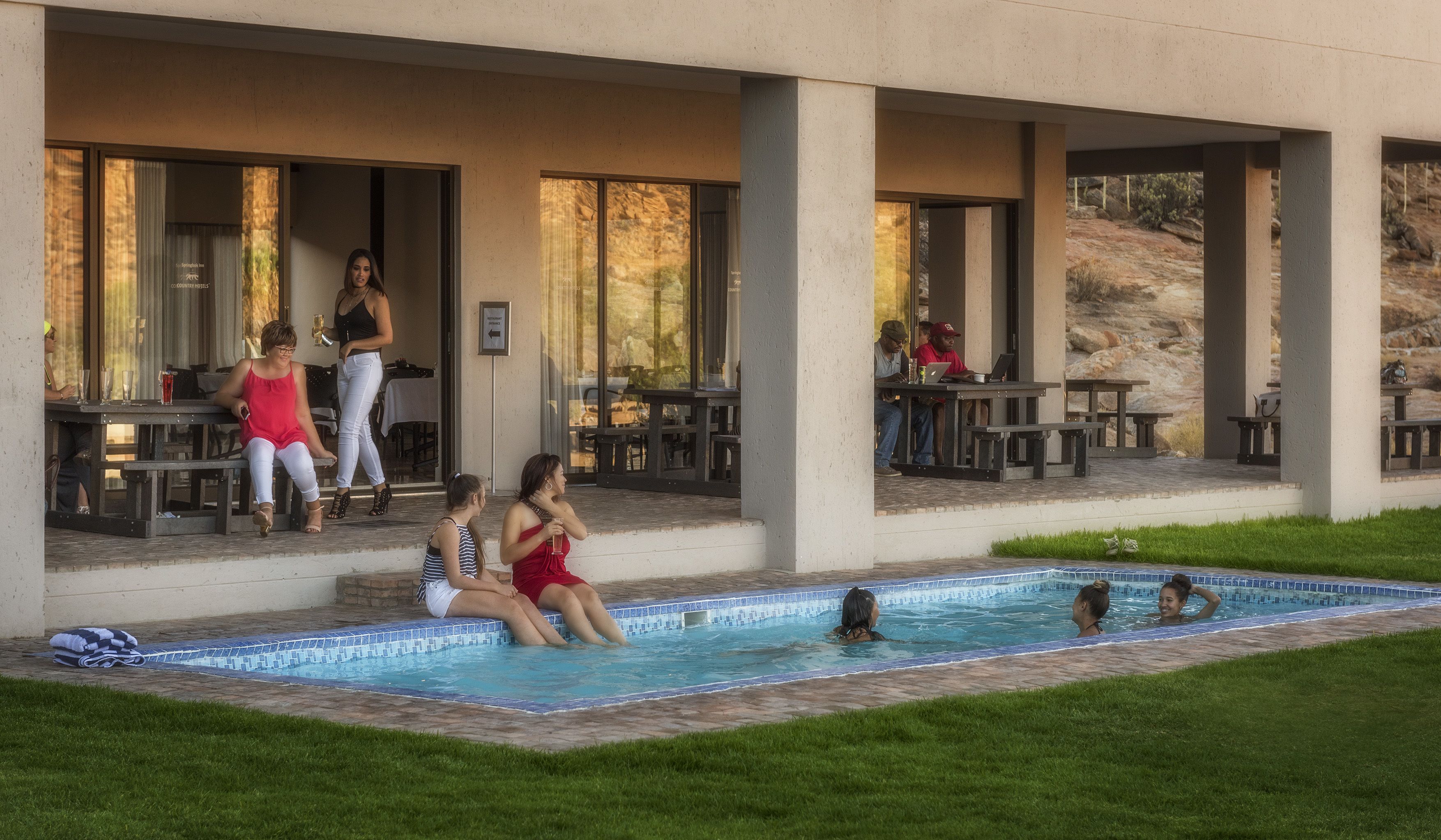 Poolside bar