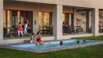 Poolside bar