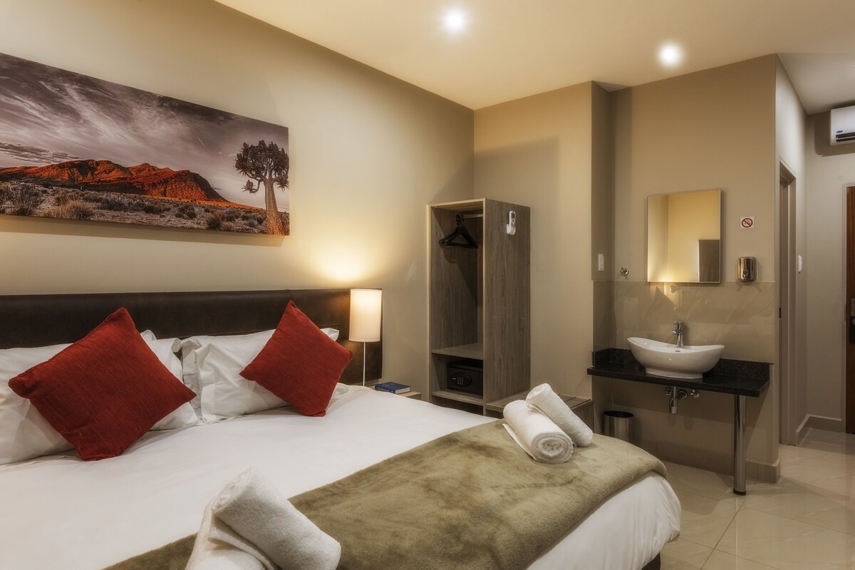 Premium bedding, pillowtop beds, in-room safe, desk