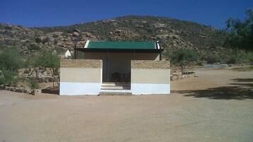 Daily full breakfast (ZAR 100 per person)