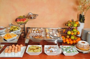 Dining - Tyn Yard Residence (Praha)