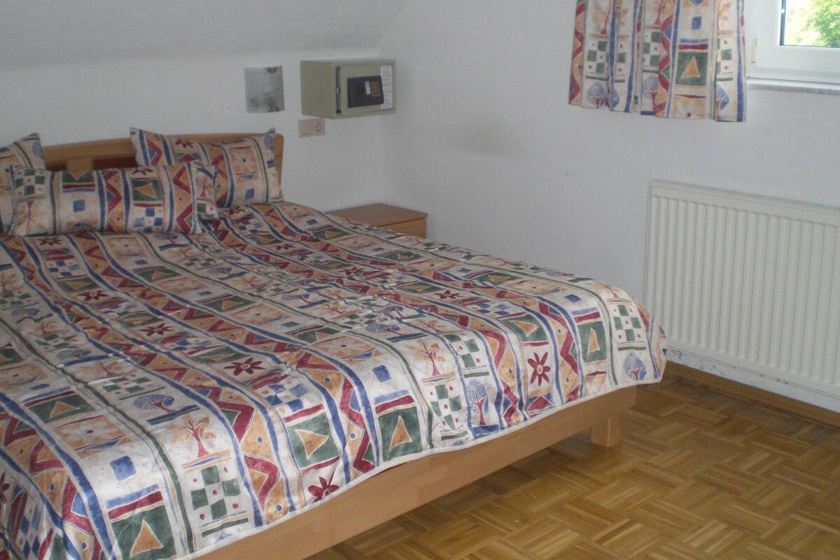 Economy Double Room | Minibar, in-room safe, desk, free WiFi