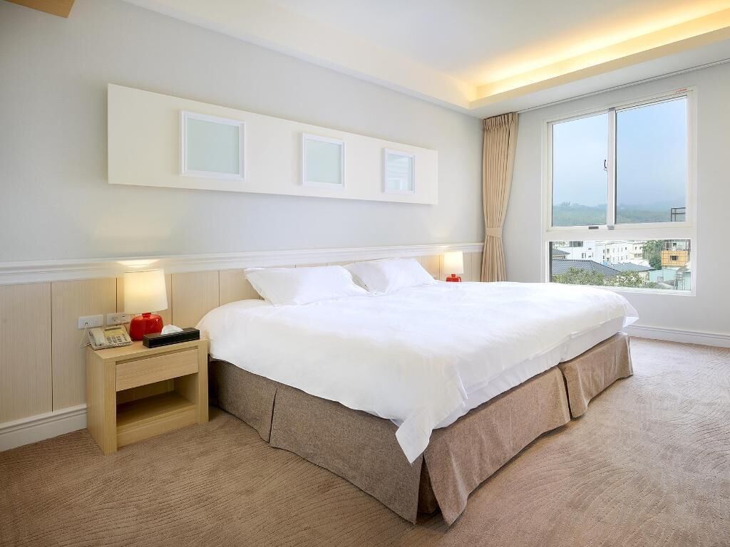 Premium bedding, down duvets, desk, blackout curtains