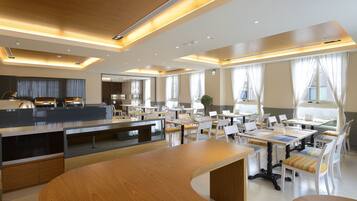 Free daily full breakfast