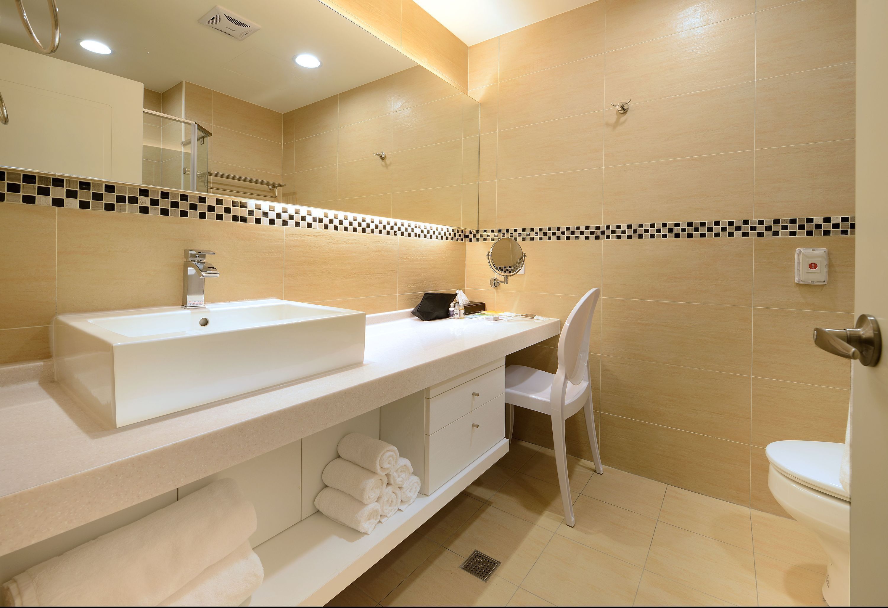 shower, free toiletries, hair dryer, slippers