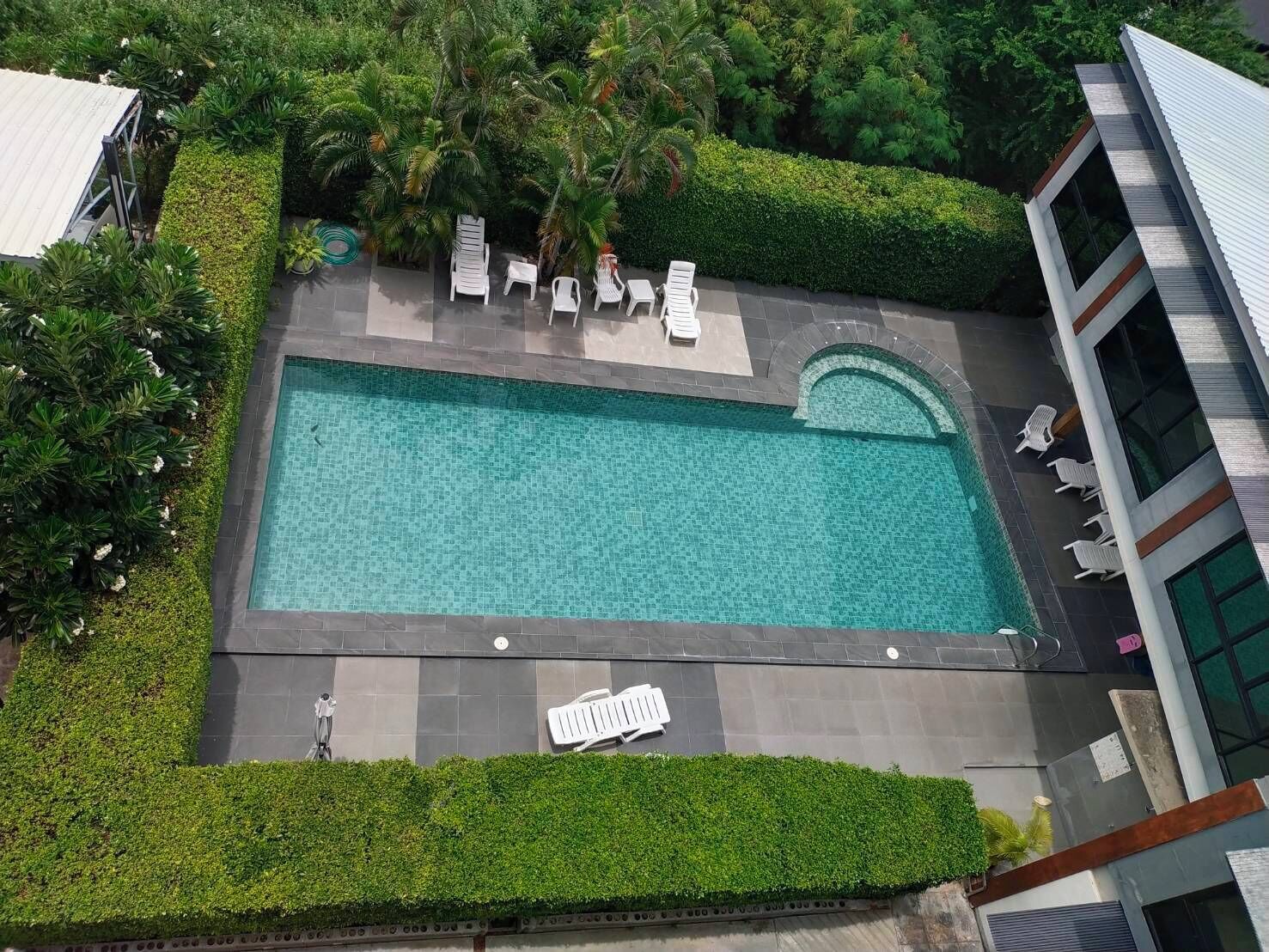 32–tuumainen LED-televisio, jossa kaapelikanavat