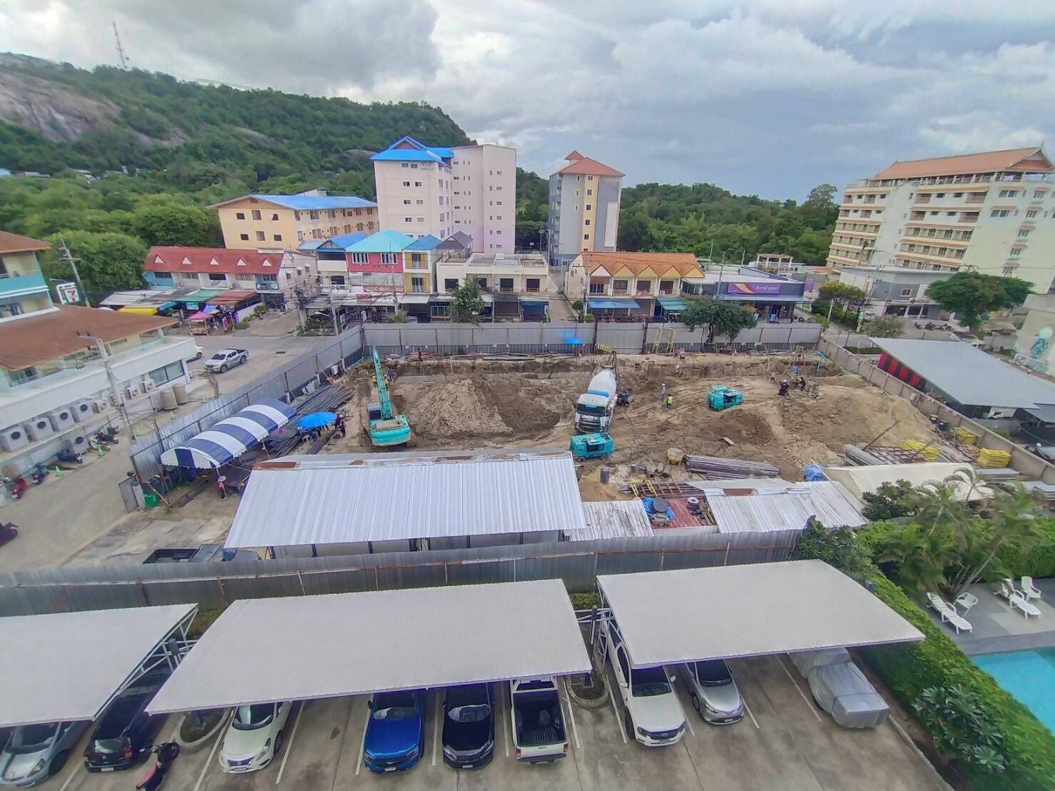 32-inch LED TV with cable channels, TV