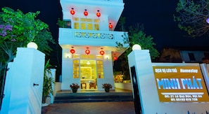 A two-story building with a traditional architectural style, featuring a balcony and red lanterns. - Minh Phat Homestay (Da Nang)