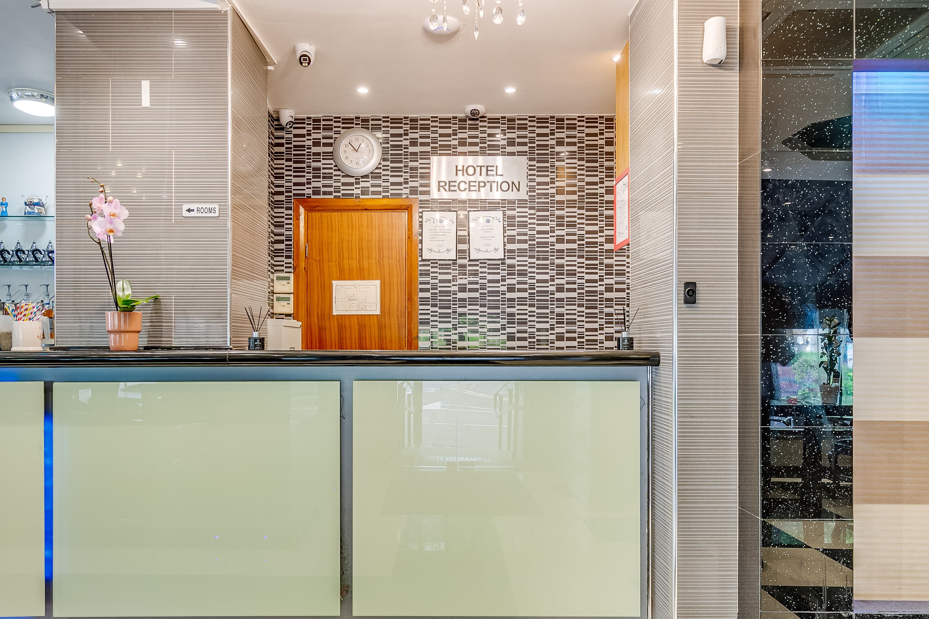 Photo - London Star Hotel