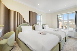 奢華三人房 | 高級寢具、羽絨被、記憶棉床墊、迷你吧