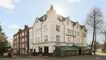 Fachada de la propiedad