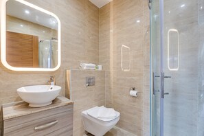 تجهيزات دش، مجففات شعر، مناشف، صابون