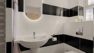 Signature-Doppelzimmer | Badezimmer | Dusche, Haartrockner, Handtücher, Seife