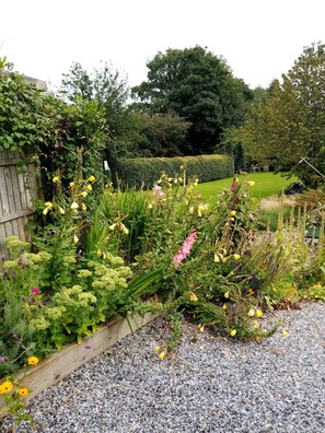 Deluxe Cottage, 1 Bedroom, Garden View, Garden Area | Terrace/patio