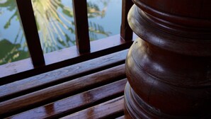 Phòng tiện nghi đơn giản | Ban công