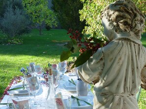 Outdoor banquet area - La Casona Azul (Corvera de Toranzo)