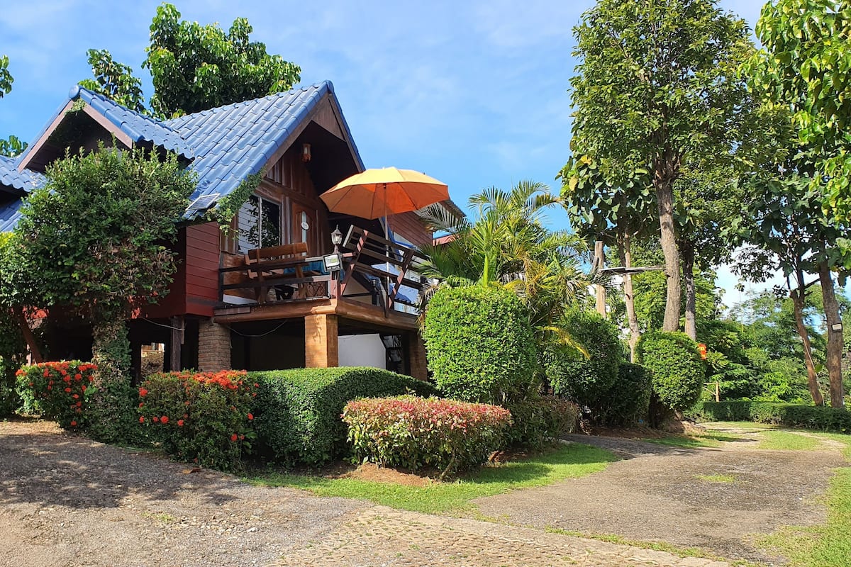 Family Bungalow, Mountain View | Free WiFi, bed sheets