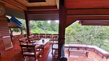 Standard House, 2 Bedrooms, Garden View | Living area