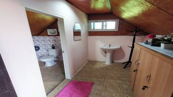 Family Bungalow, Mountain View | Bathroom | Shower, free toiletries, hair dryer, towels