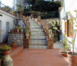Courtyard - Taormina Garden Hotel (Taormina)