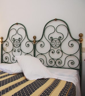 In-room safe, desk, free WiFi - Taormina Garden Hotel (Taormina)