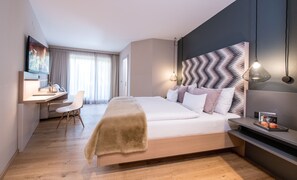 Dobbeltrom – deluxe | Sengetøy av topp kvalitet, safe på rommet, skrivebord og lydisolert