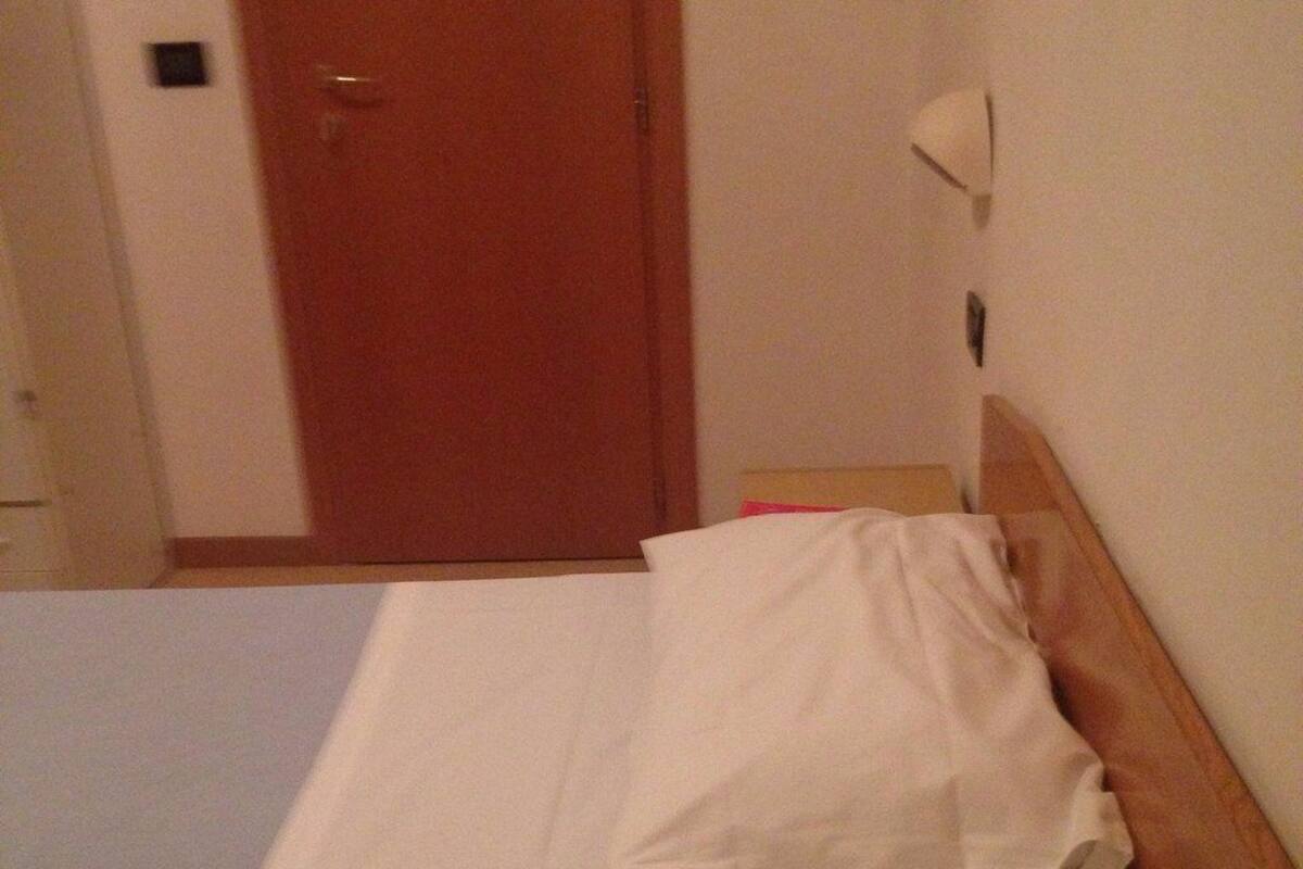 In-room safe, desk, free WiFi