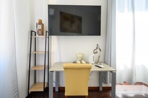 Egyptian cotton sheets, down comforters, pillowtop beds, minibar - Relais Incantesimo Vaticano (Rome)