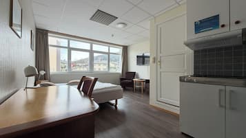 Twin Room | Private kitchen | Electric kettle