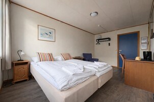 Twin Room | Desk, soundproofing, free WiFi, bed sheets