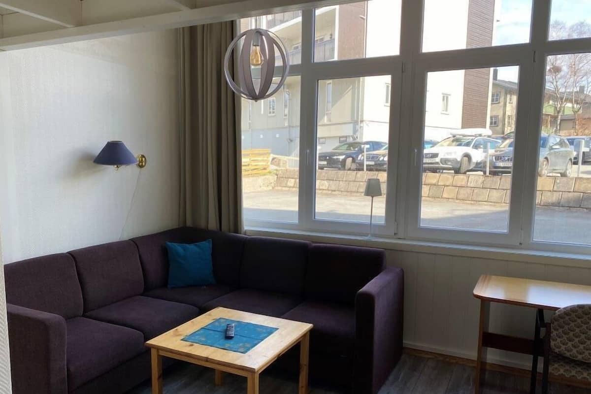 Triple Room | Desk, soundproofing, free cribs/infant beds, rollaway beds