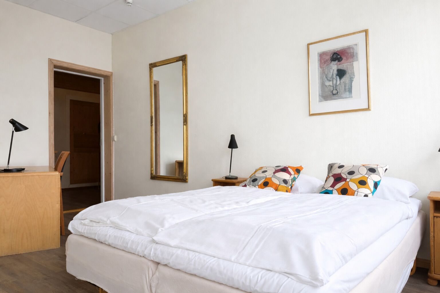 Double Room | Meja, kalis bunyi, Wi-fi percuma, cadar katil 