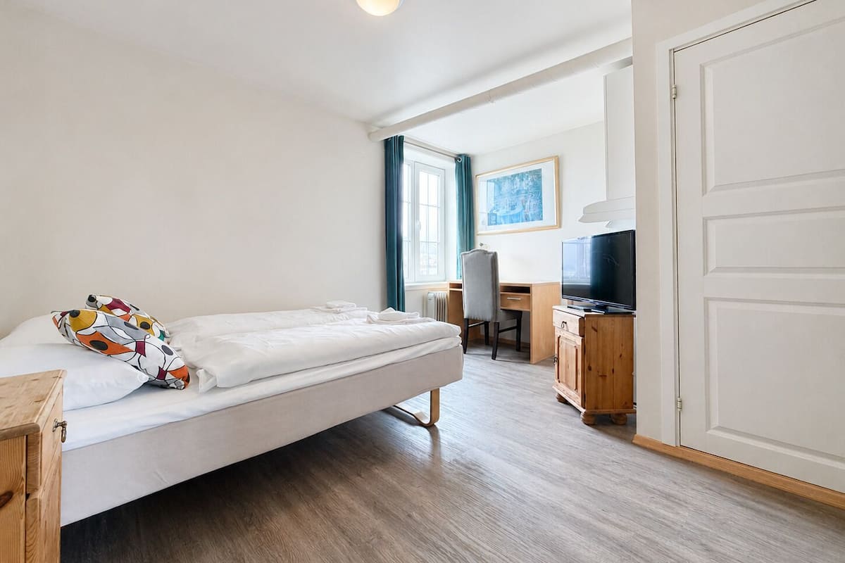 Double Room | Desk, soundproofing, free cribs/infant beds, free WiFi
