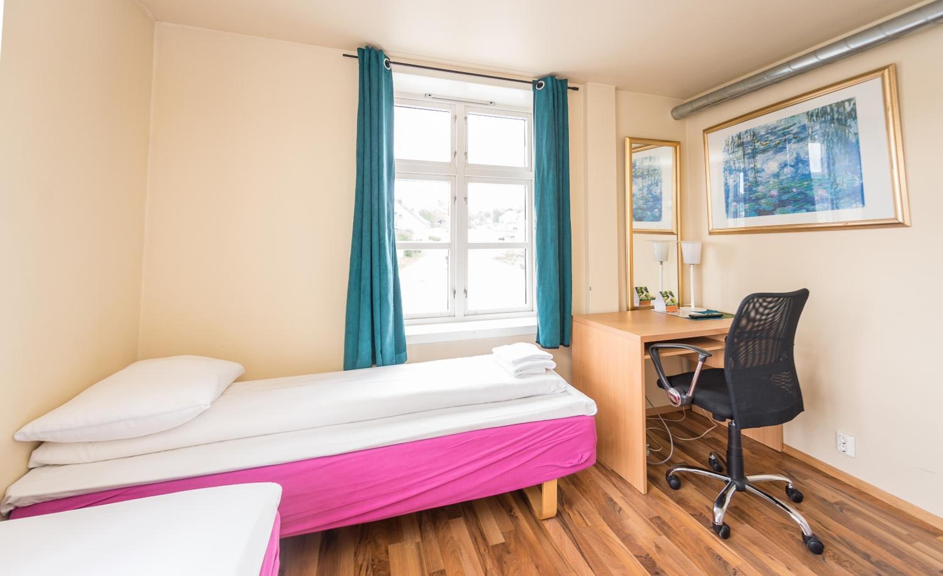 desk, soundproofing, free cots/infant beds, free wifi