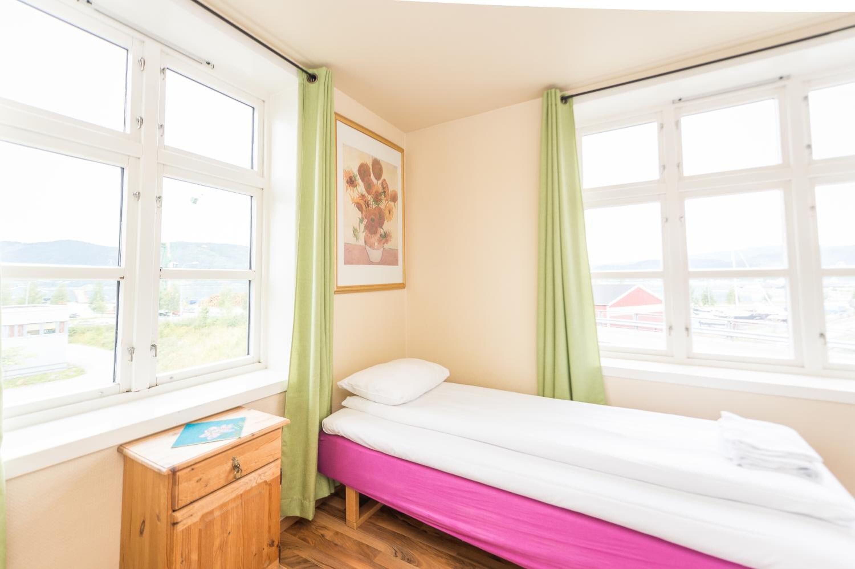 desk, soundproofing, free cots/infant beds, free wifi