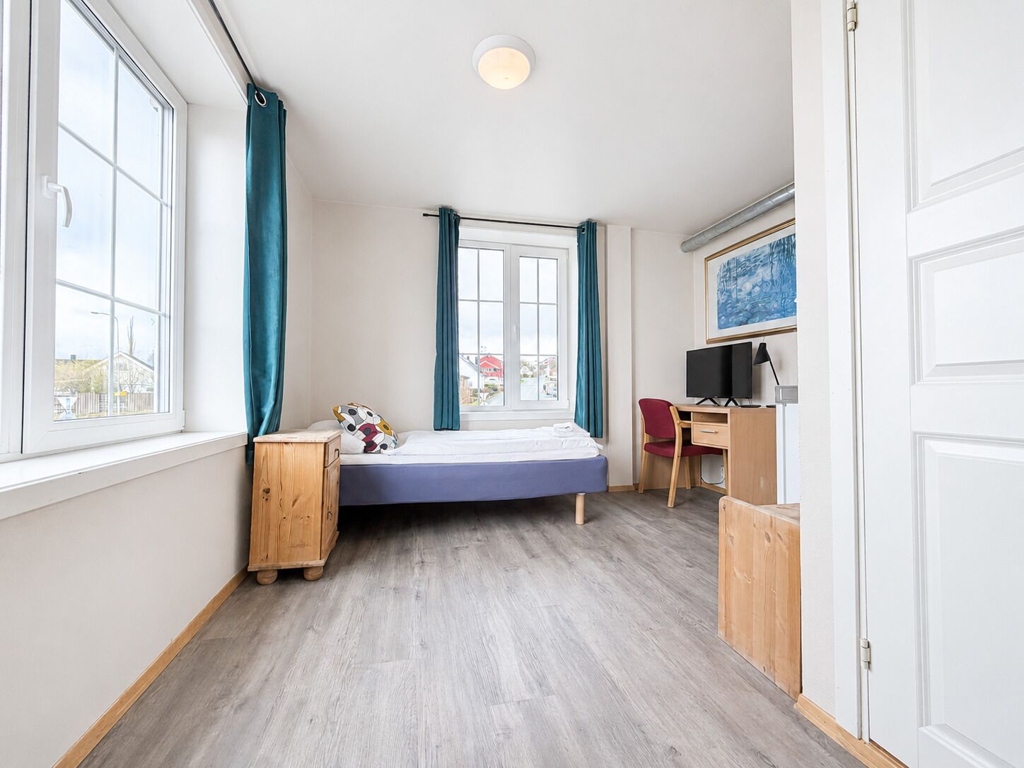 Single Room | Desk, soundproofing, free cribs/infant beds, free WiFi