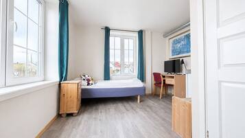 Single Room | Desk, soundproofing, free cribs/infant beds, free WiFi