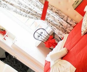 In-room safe, individually decorated, individually furnished, desk - I Love Piramide (Rome)