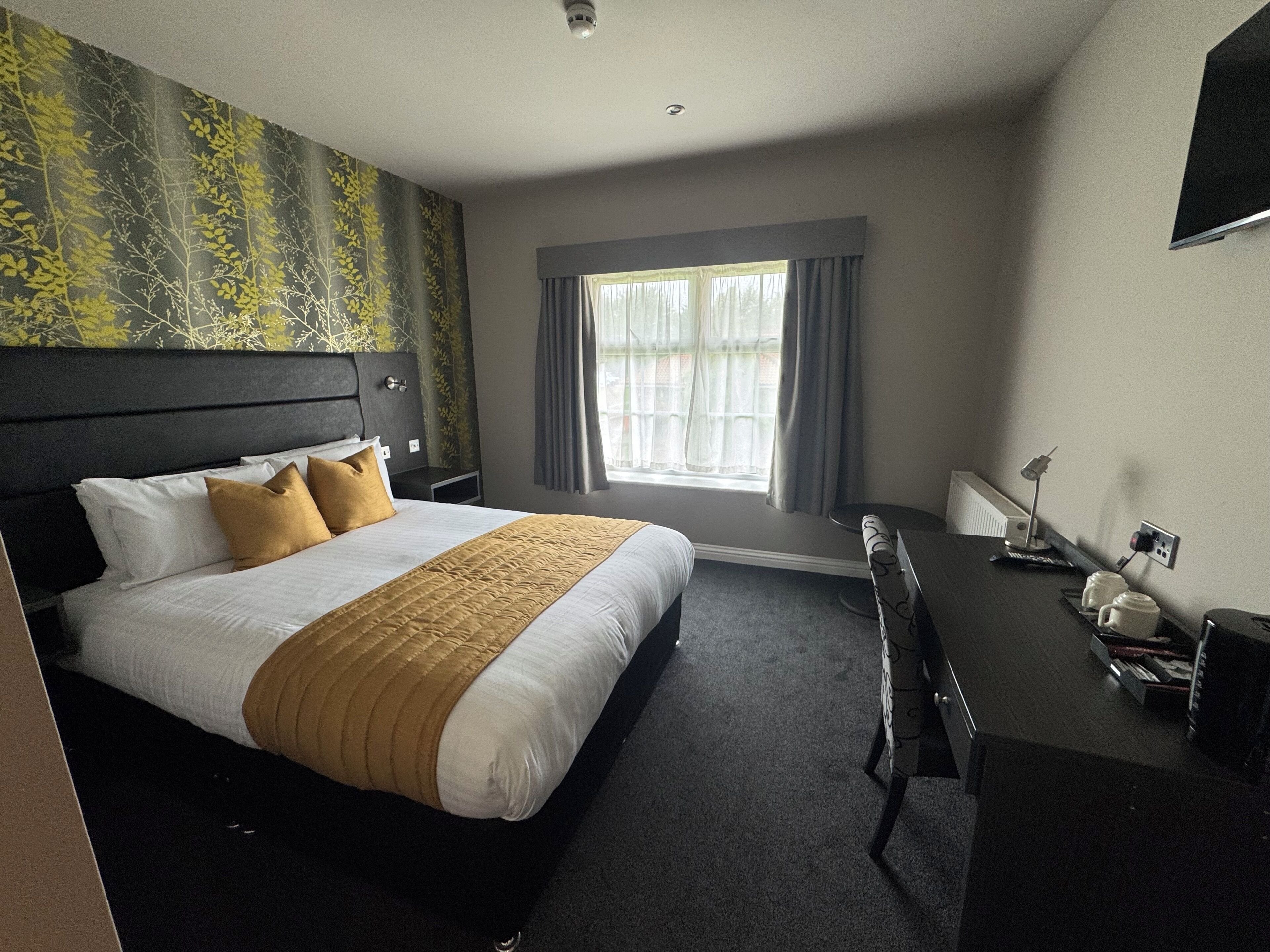 Standard Double Room | 1 bedroom, desk, iron/ironing board, free WiFi