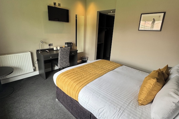 Standard Double Room | 1 bedroom, desk, iron/ironing board, free WiFi