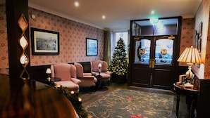Lobby-lounge
